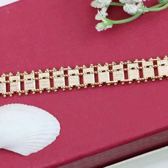 "Elegant Rose Gold Bracelet with Geometric Pattern, XPBL0864 - Picture 1 of 12